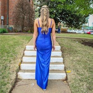 I’m also selling this too! It’s a size 2